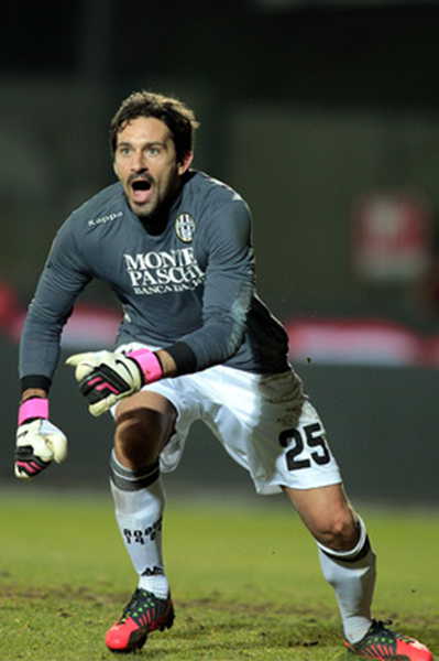 科莫队晒帕斯晃倒劳塔罗视频，后者回应差不多得了