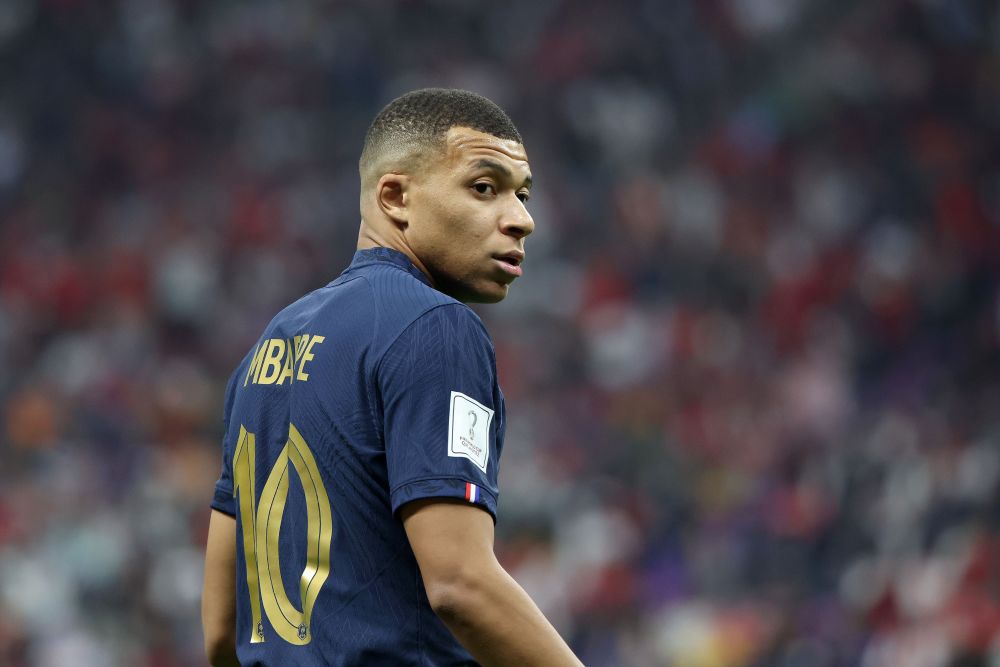 外媒：马拉多纳的宝马i8进行拍卖，起拍价1万欧元