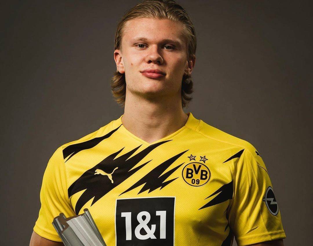 格林单节三分5投4中，雄鹿狂轰9记三分，客场4分领先