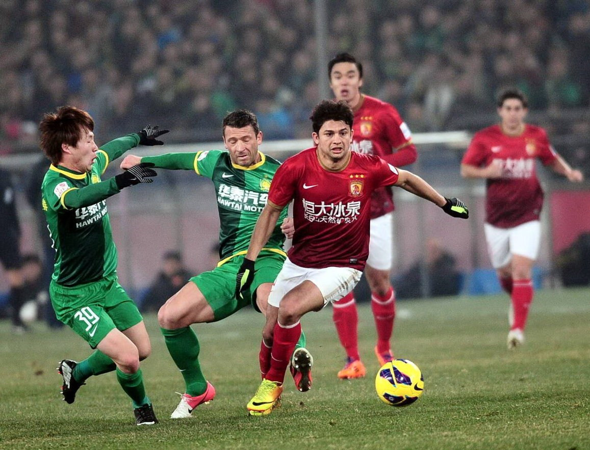 麦卡：为哥哥完成阿根廷首秀高兴；凯文：这是特别的一周