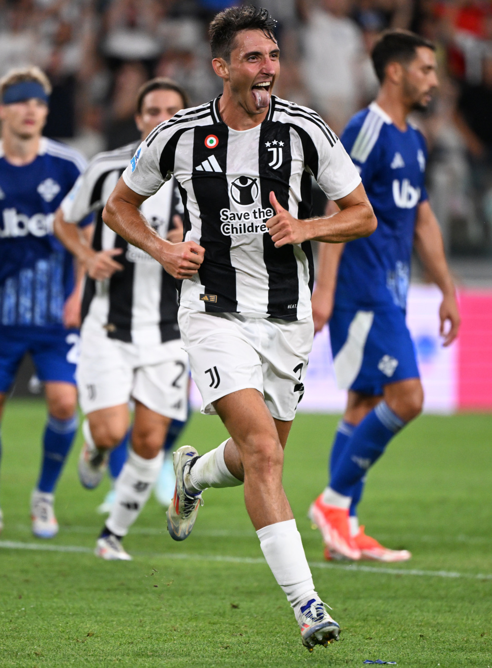 弗里克：亚马尔防守端表现也很积极，费兰是非常聪明的球员